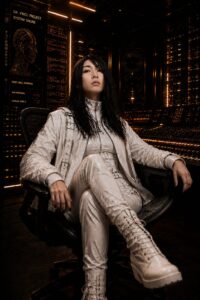 音楽プロデューサー｜坂上 志歩 (Shiho Sakaue) - DaVinci ST用アー写_20260703